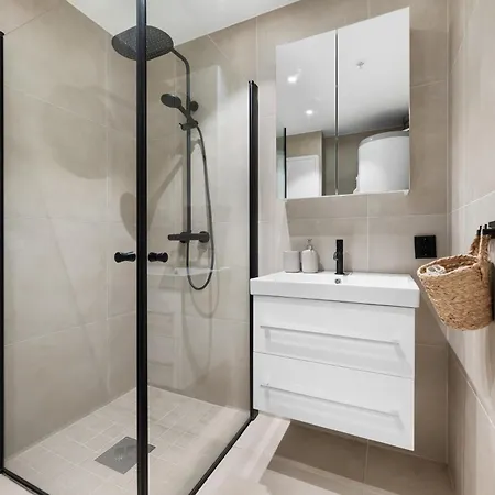 Bright & Stylish In Apartment *